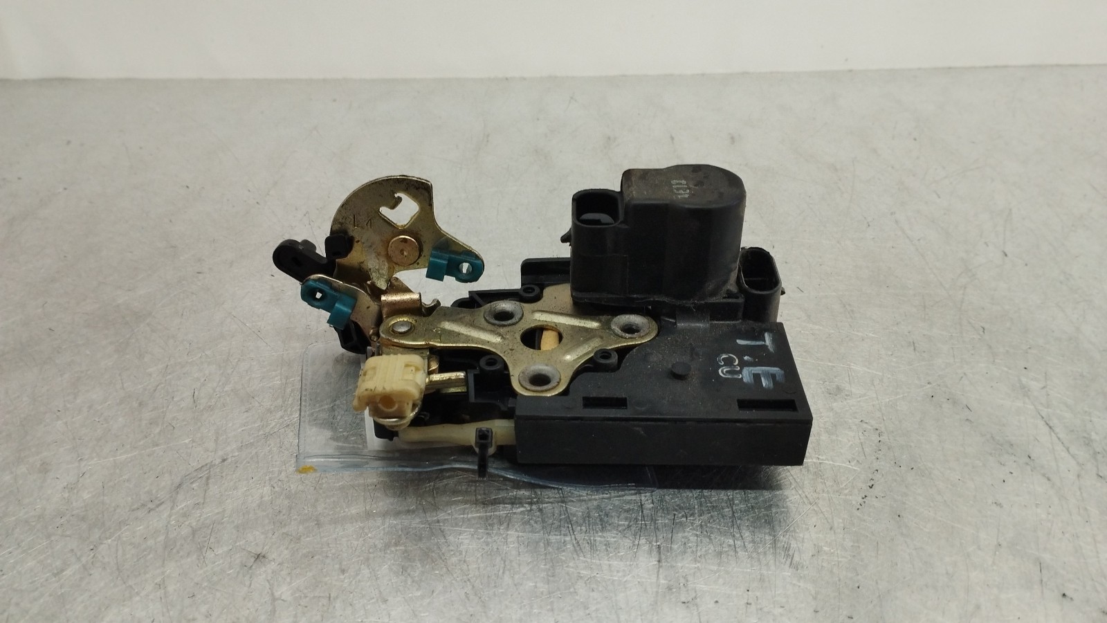 Fecho da Porta Trás Esq CHEVROLET AVEO / KALOS três volumes (T250, T255) | 05 - 