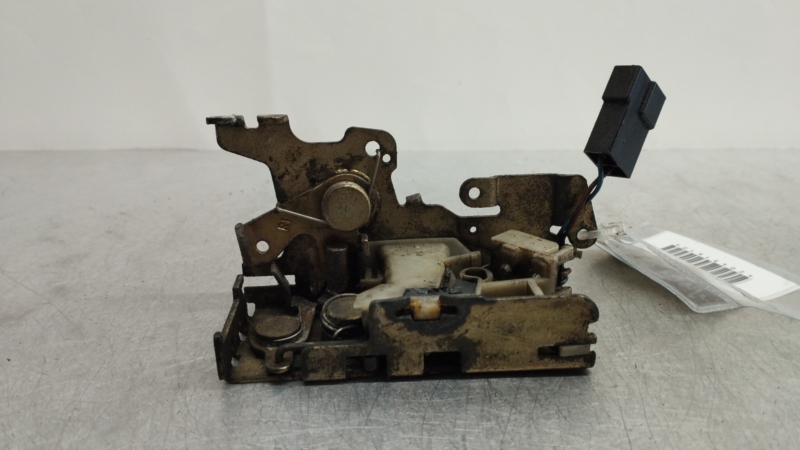 Serrure de porte arriere droite MERCEDES-BENZ V-CLASS (638/2) | 96 - 03
