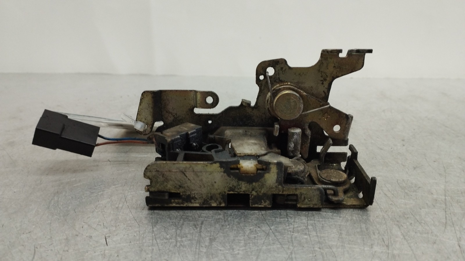Serrure de porte arriere gauche MERCEDES-BENZ V-CLASS (638/2) | 96 - 03
