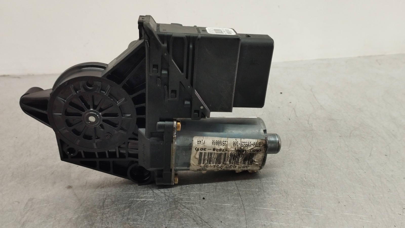 Rear Left Window Electrical Motor VOLKSWAGEN PASSAT (3B3) | 00 - 05 Imagem-1