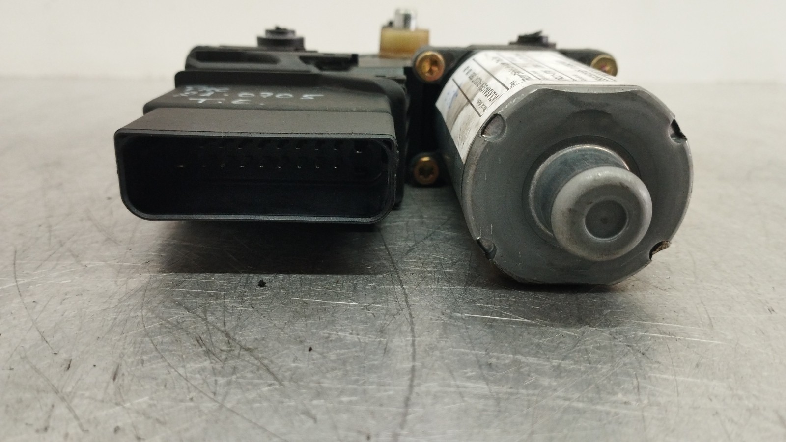 Rear Left Window Electrical Motor VOLKSWAGEN PASSAT (3B3) | 00 - 05 Imagem-3