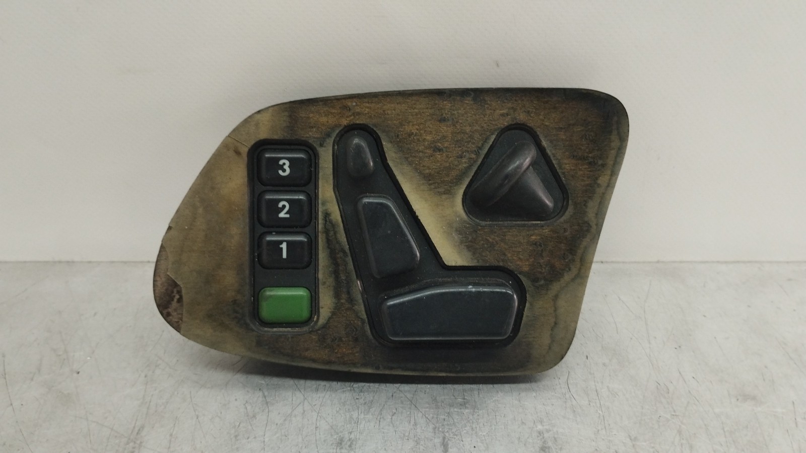 Interrupteur/régulateur de siège gauche MERCEDES-BENZ E-CLASS (W210) | 95 - 03