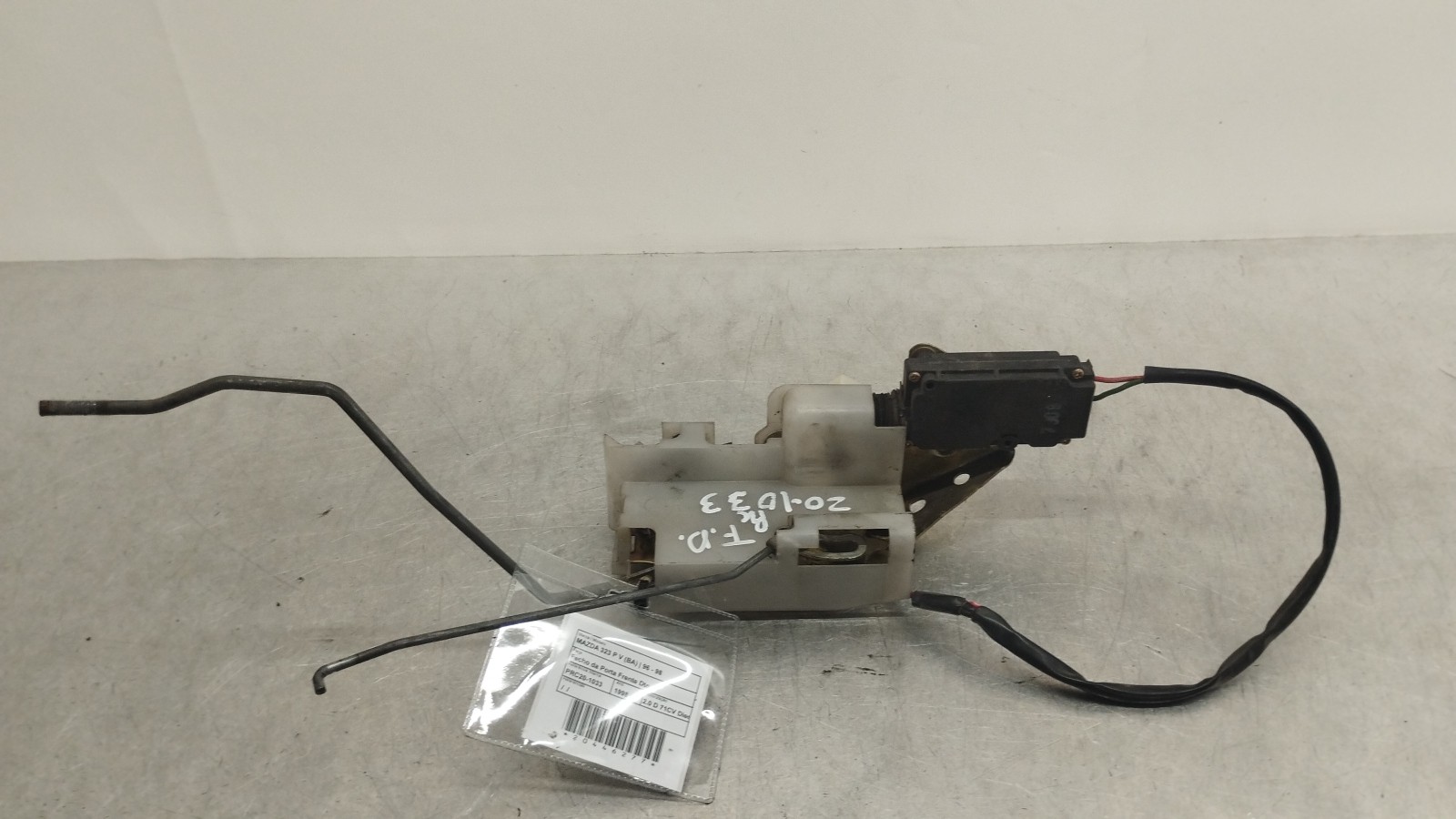 Serrure de porte avant droite MAZDA 323 P V (BA) | 96 - 98