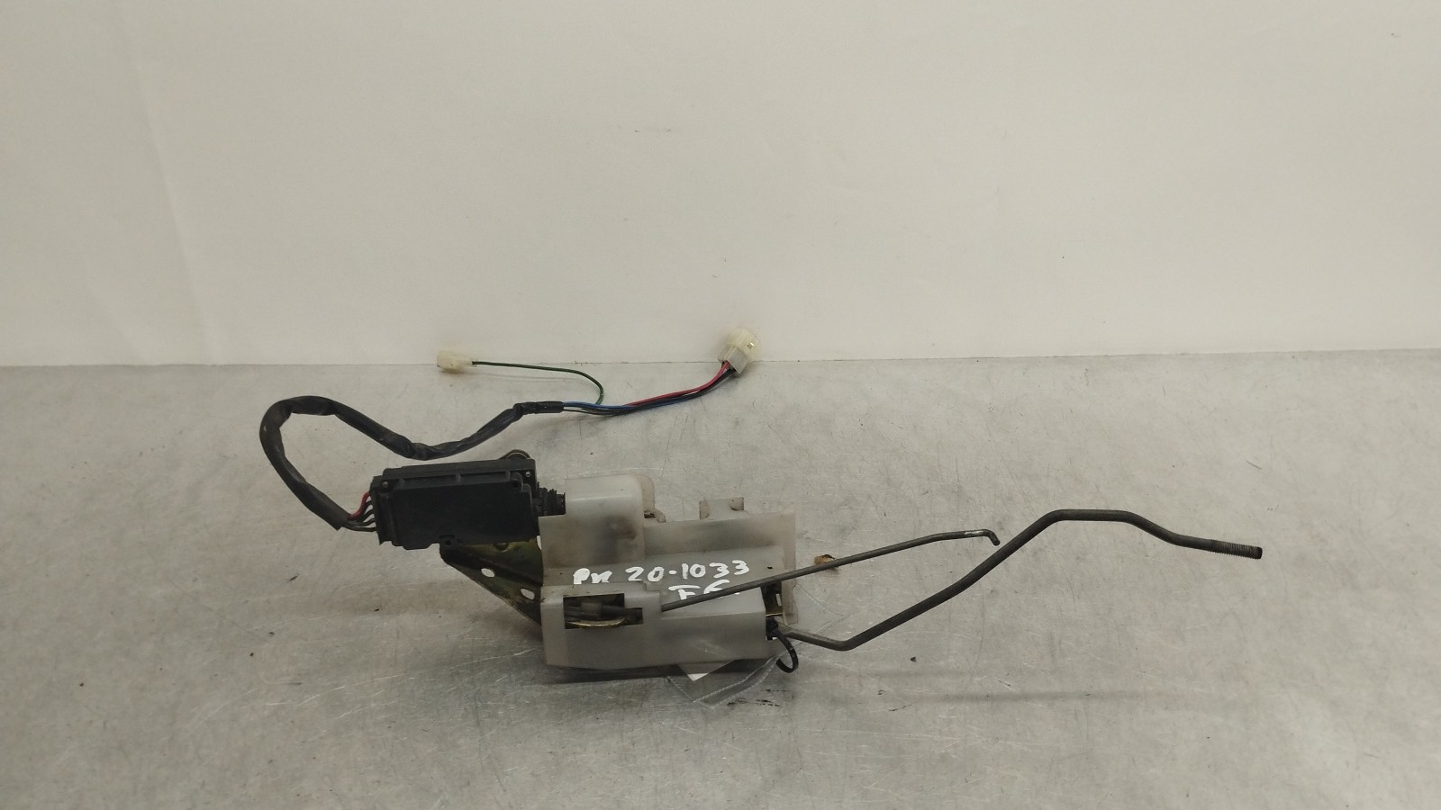 Serrure de porte avant gauche MAZDA 323 P V (BA) | 96 - 98