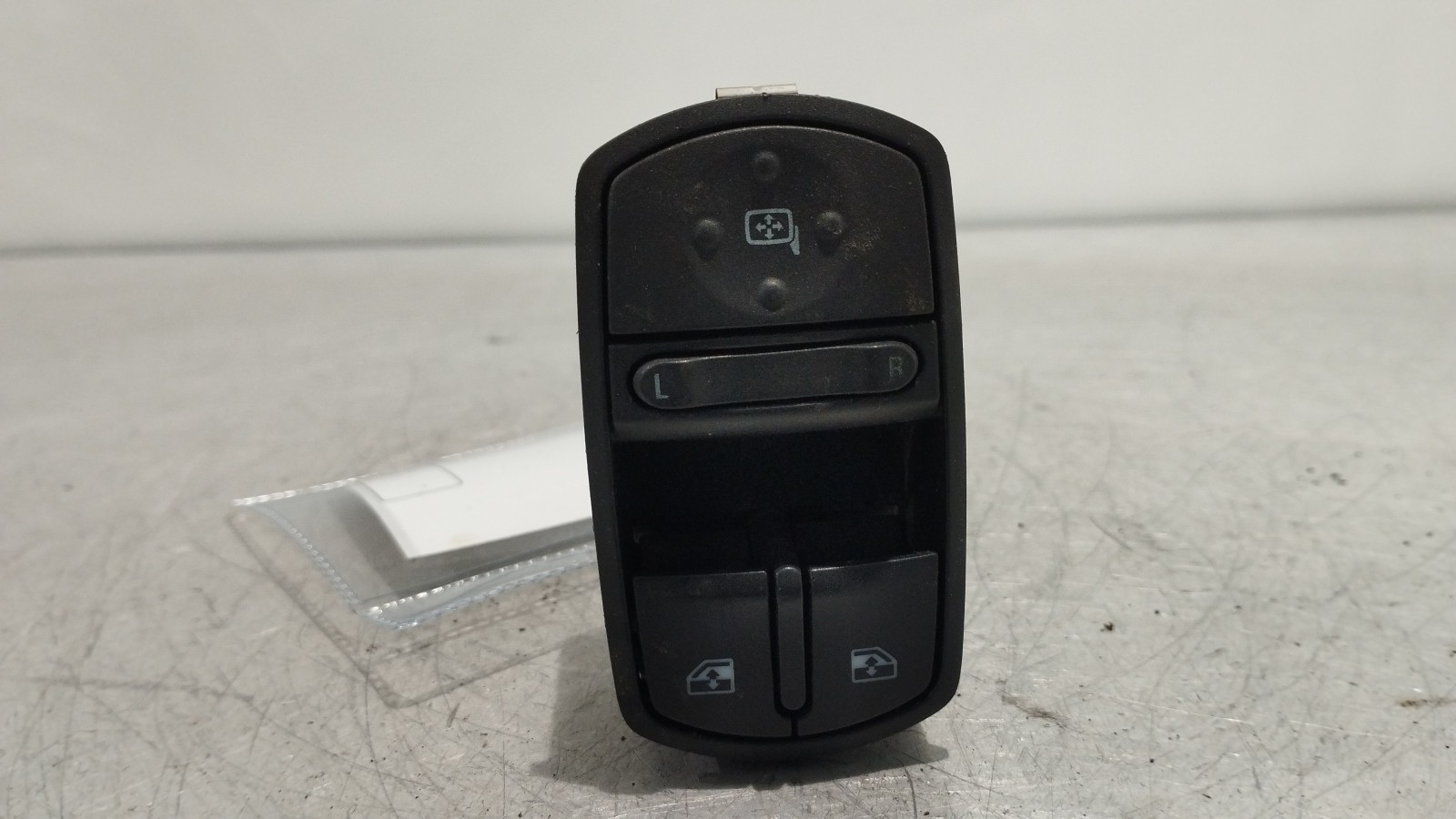 Left front window switch OPEL CORSA D (S07) | 06 - 14