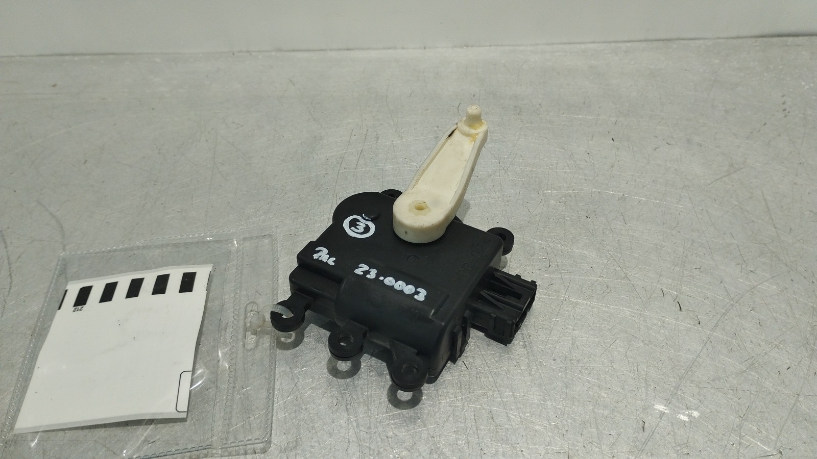 Moteur / Actionneur de volet de climatisation MAZDA 6 três volumes (GJ, GL) | 12 - 