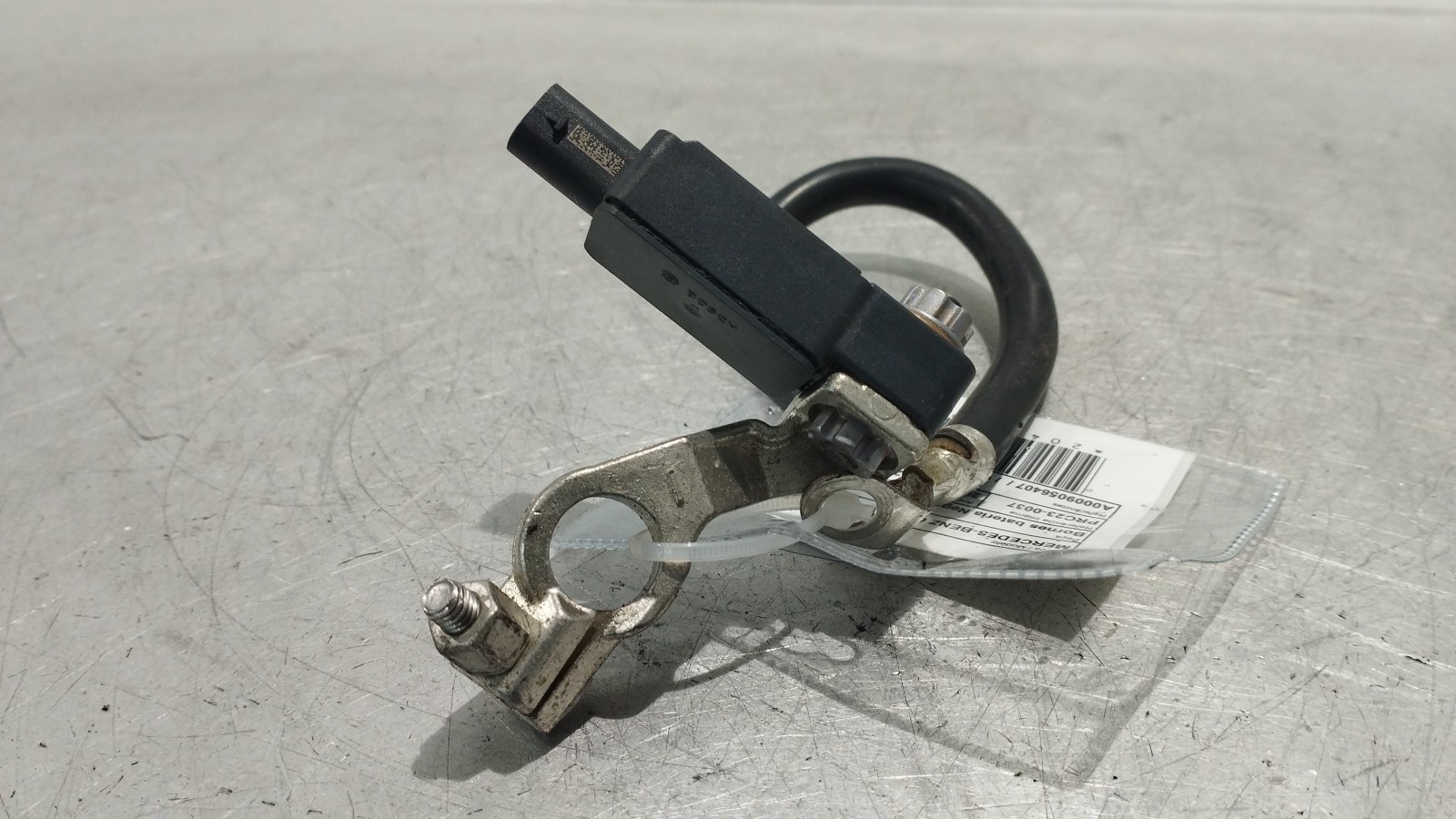 Borne négative de la batterie MERCEDES-BENZ C-CLASS (W205) | 13 - 