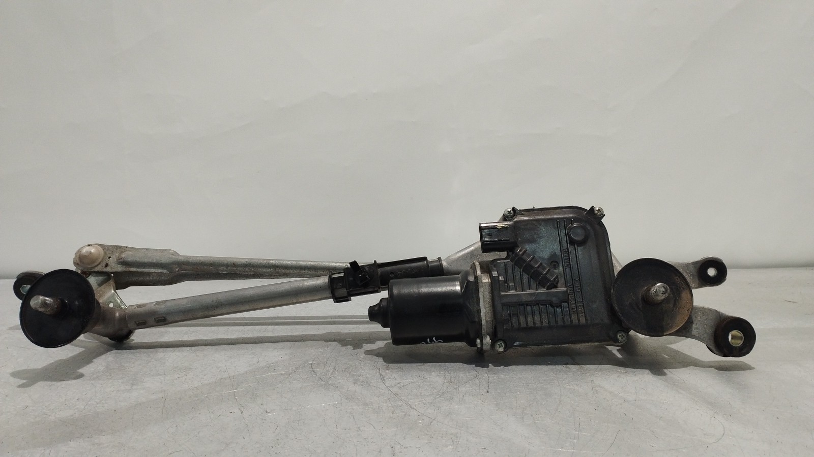Motor Limpa Pára-brisas Central (20478043).