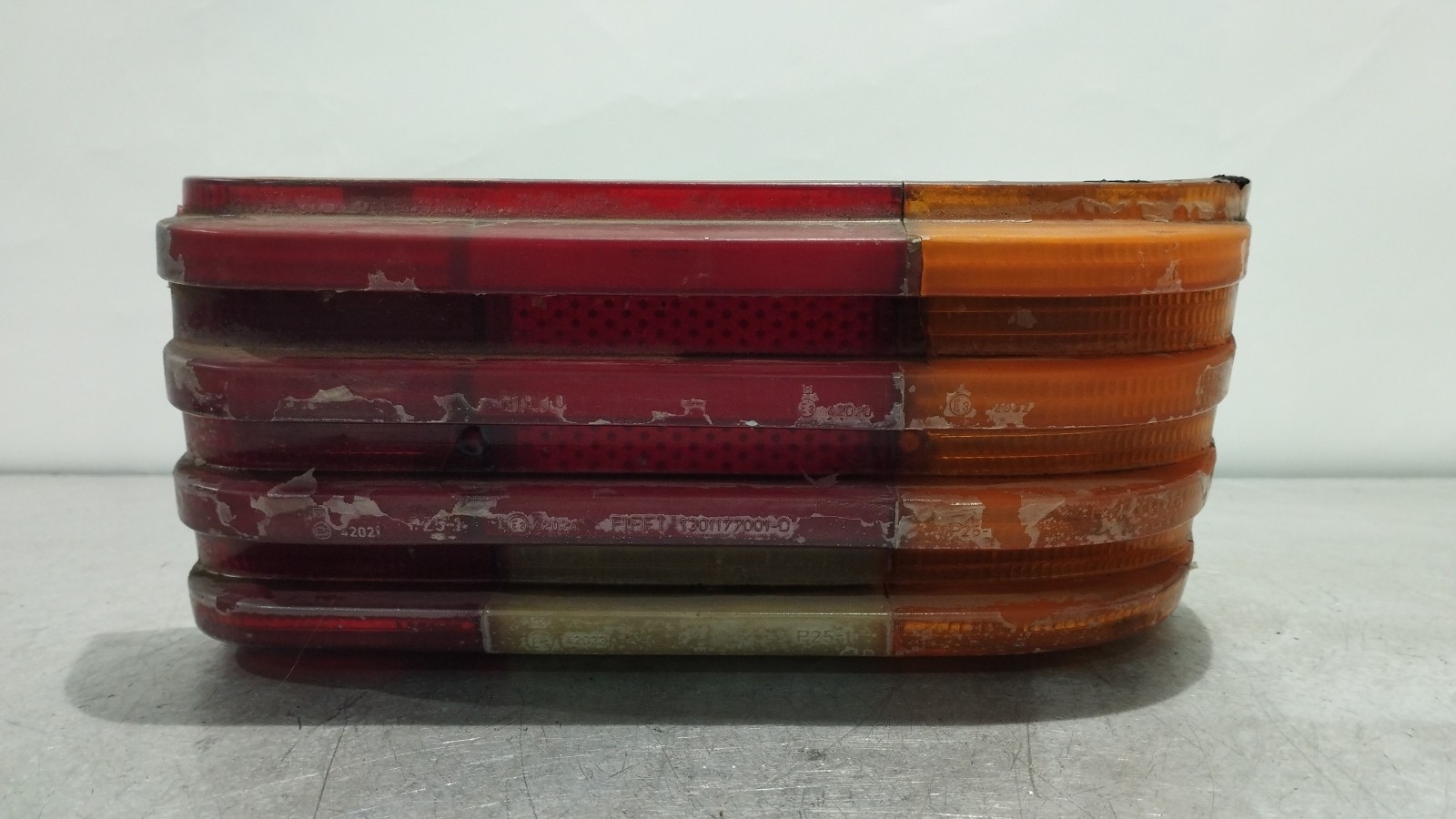 Feu arrière droit MERCEDES-BENZ 240 (W 115) | 68 - 76