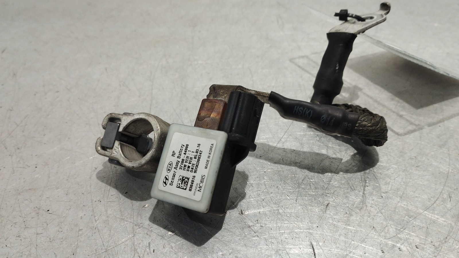 Borne négative de la batterie KIA CARENS IV | 13 - 