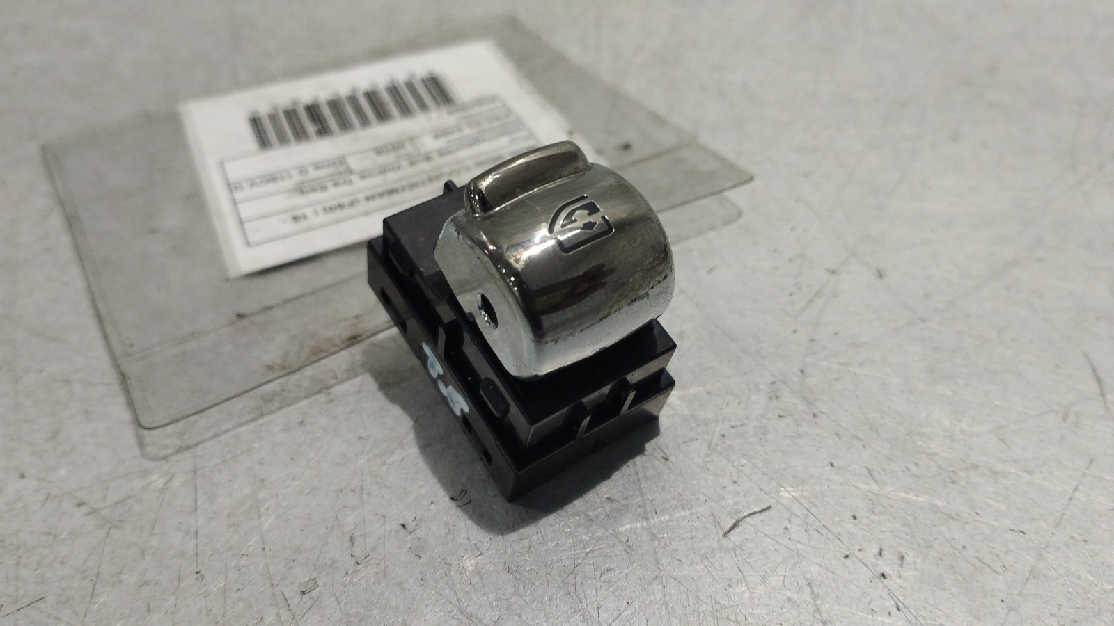 Interrupteur de vitre arrière gauche MINI MINI COUNTRYMAN (F60) | 16 - 