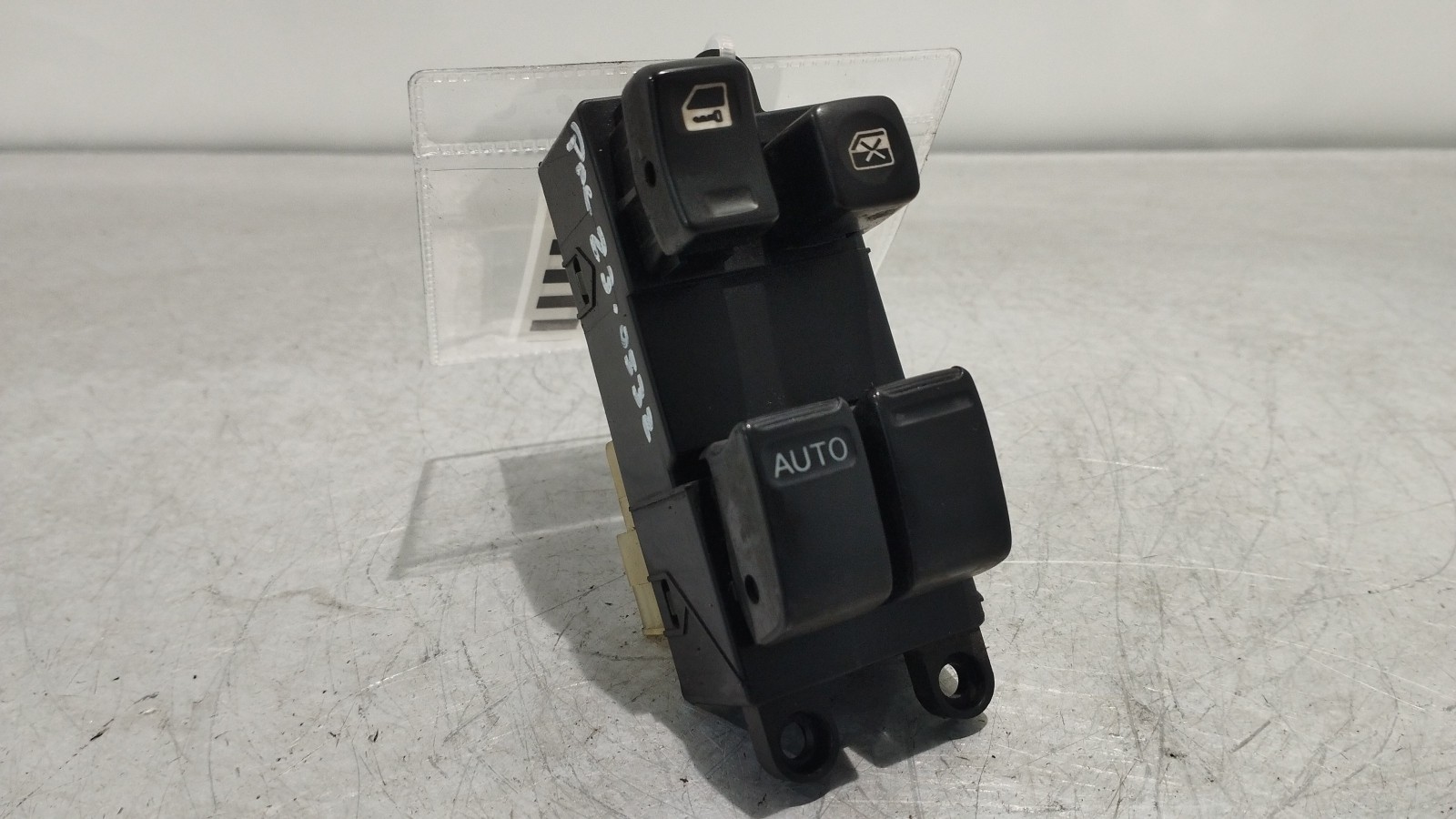 Interruptores dos Vidros Frt Esq NISSAN ALMERA II (N16) | 00 - 