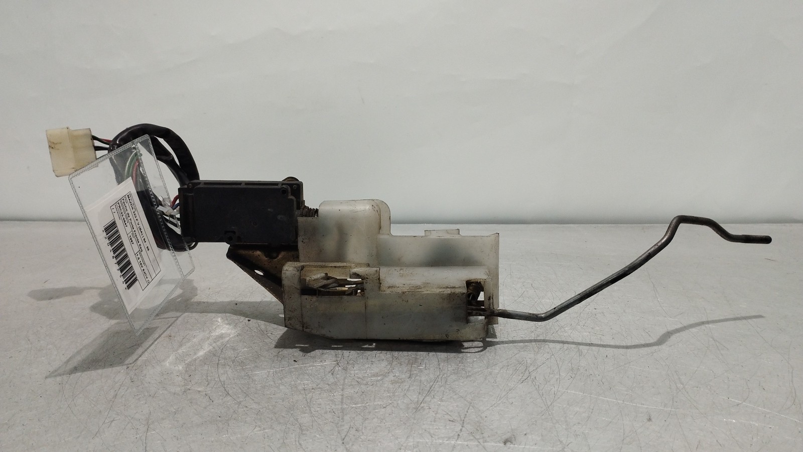Serrure de porte avant gauche MAZDA 323 F V (BA) | 94 - 98