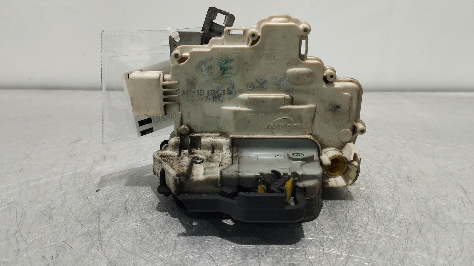 Serrure de porte avant gauche AUDI A4 Avant (8ED, B7) | 04 - 08