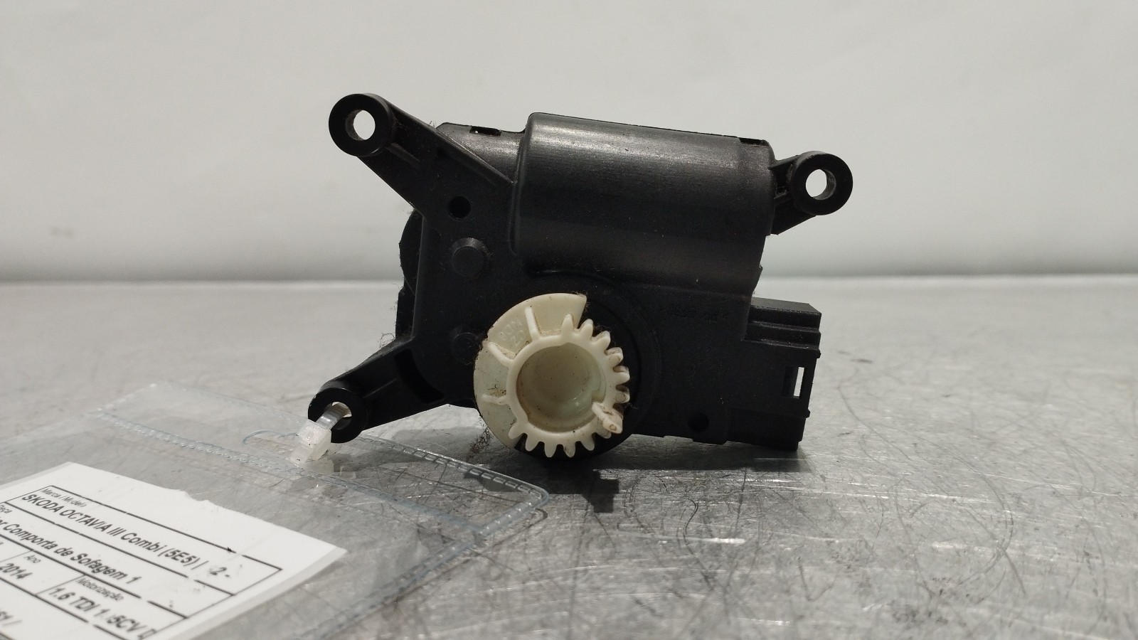 Moteur / Actionneur de volet de climatisation SKODA OCTAVIA III Combi (5E5) | 12 - 