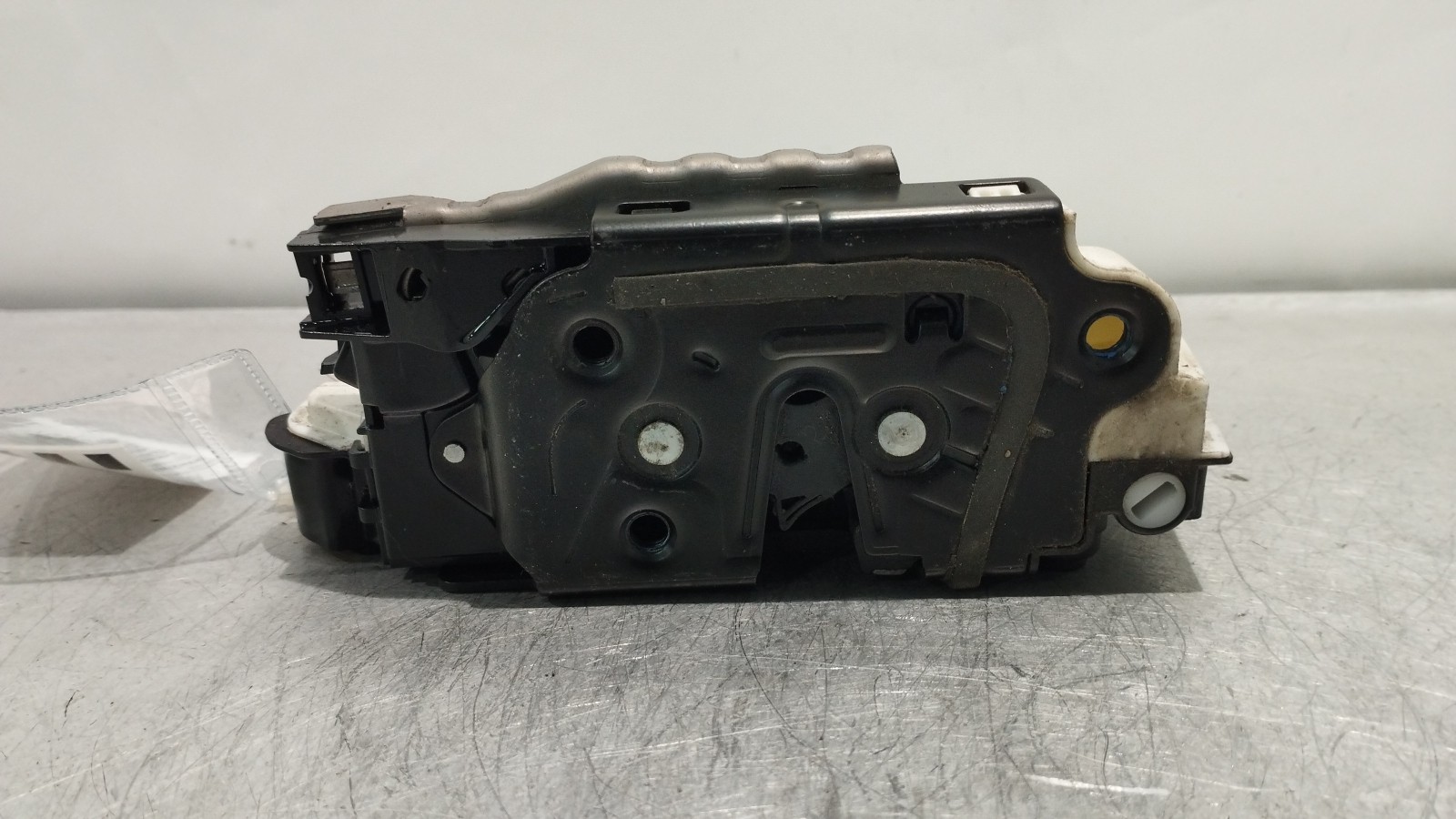 Serrure de porte arriere gauche SKODA OCTAVIA III Combi (5E5) | 12 -  Imagem-2