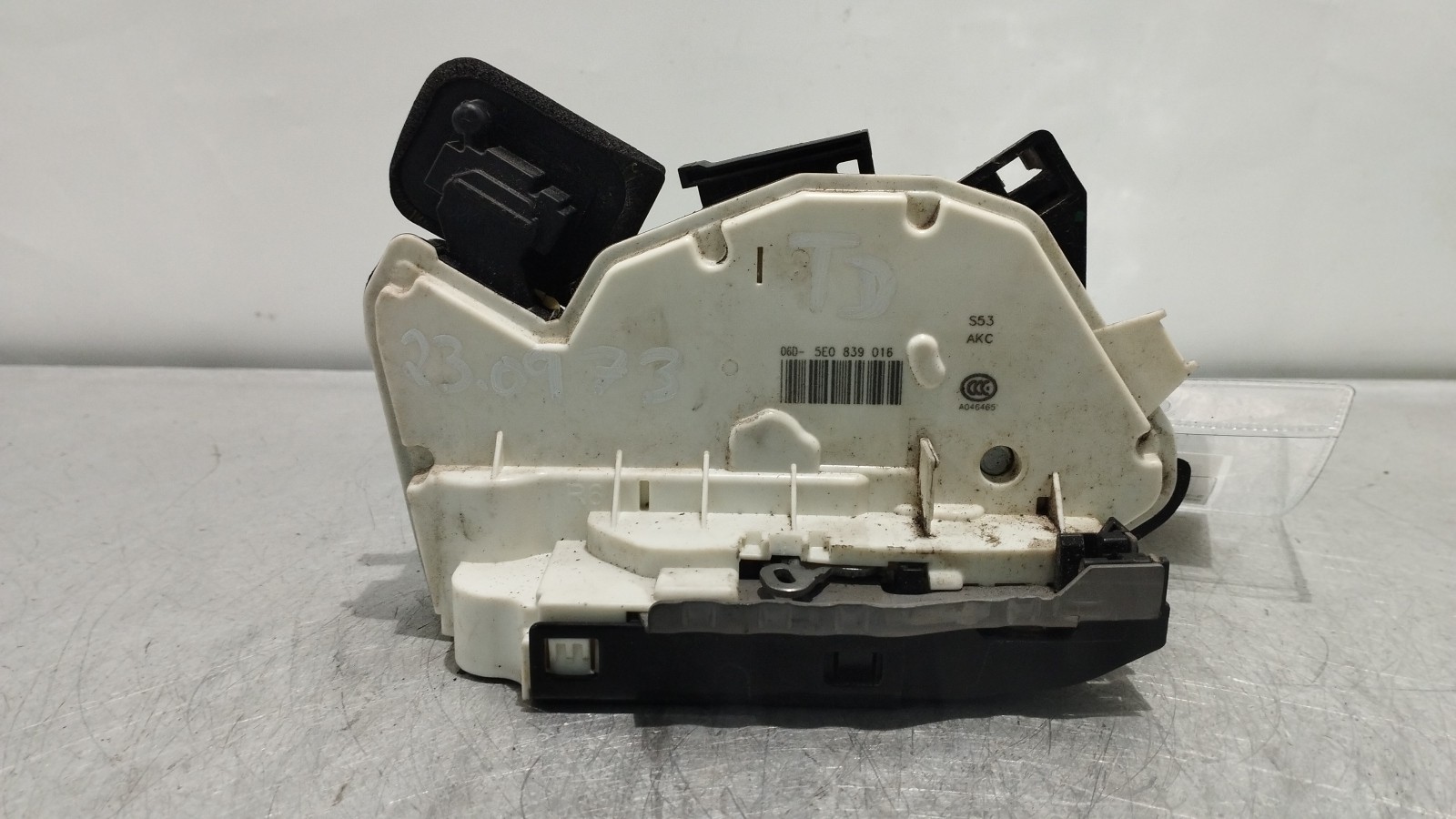 Fecho da Porta Tras Drt SKODA OCTAVIA III Combi (5E5) | 12 - 