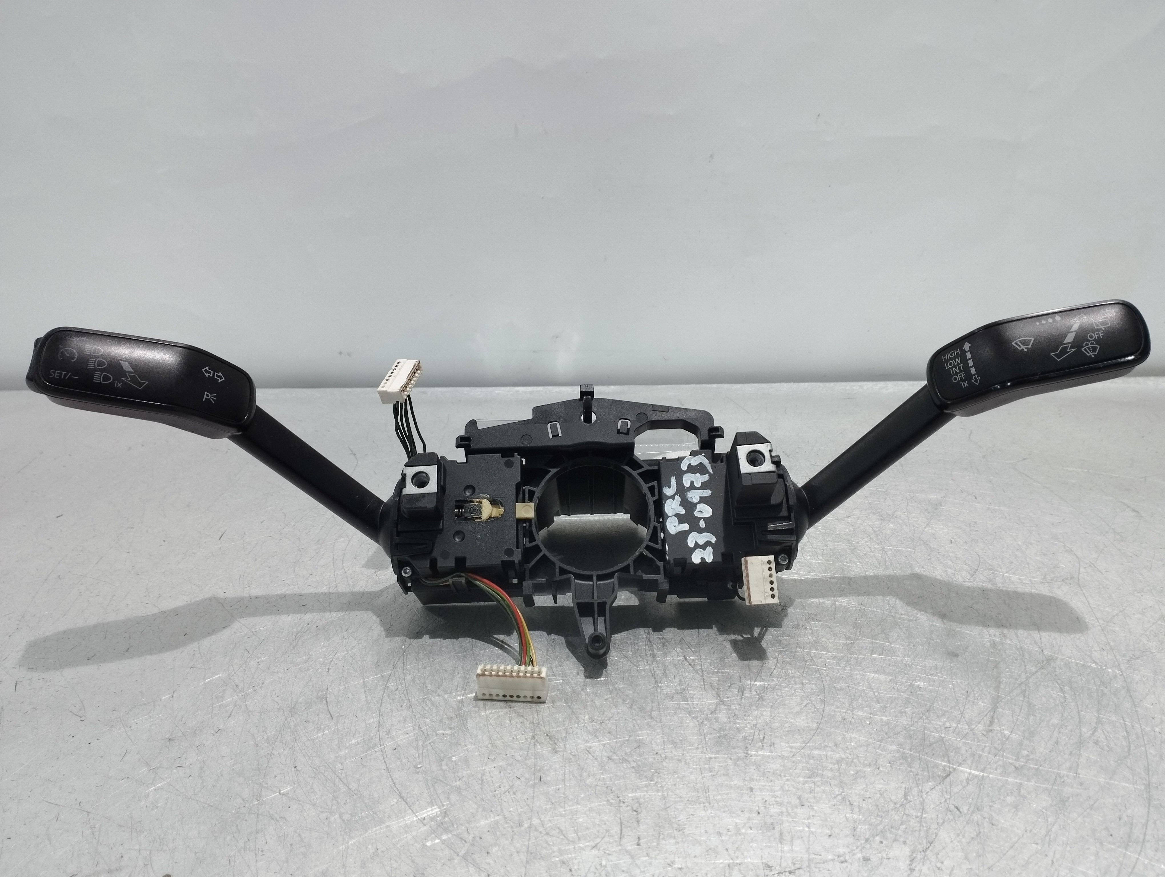 Commutateur de clignotant SKODA OCTAVIA III Combi (5E5) | 12 - 