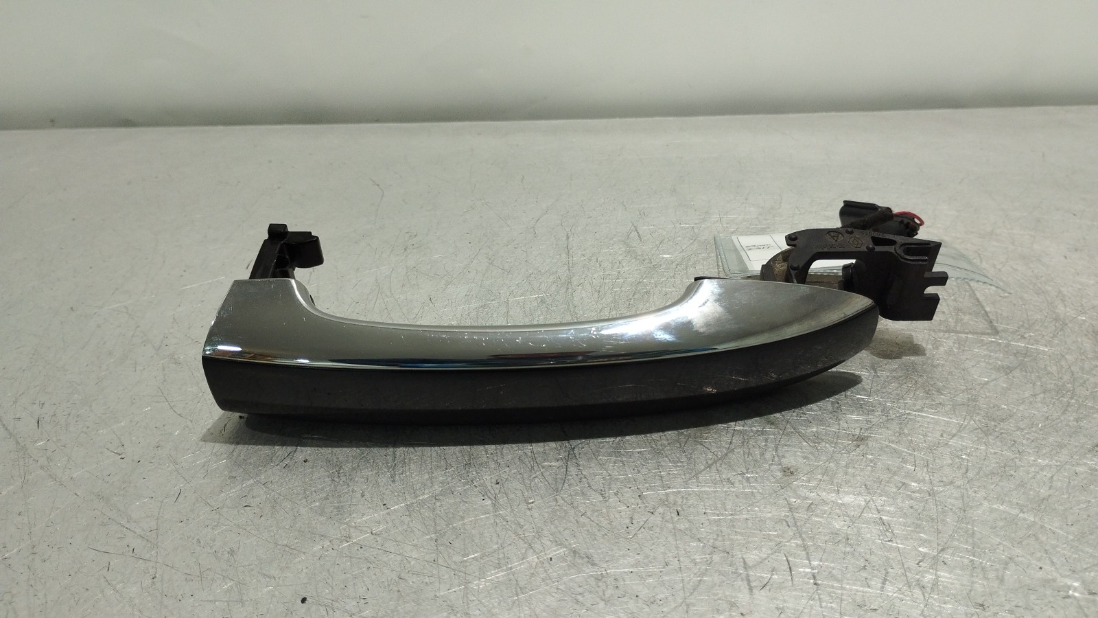 Poignée arrière droite RENAULT MEGANE IV Hatchback (B9A/M/N_) | 15 - 