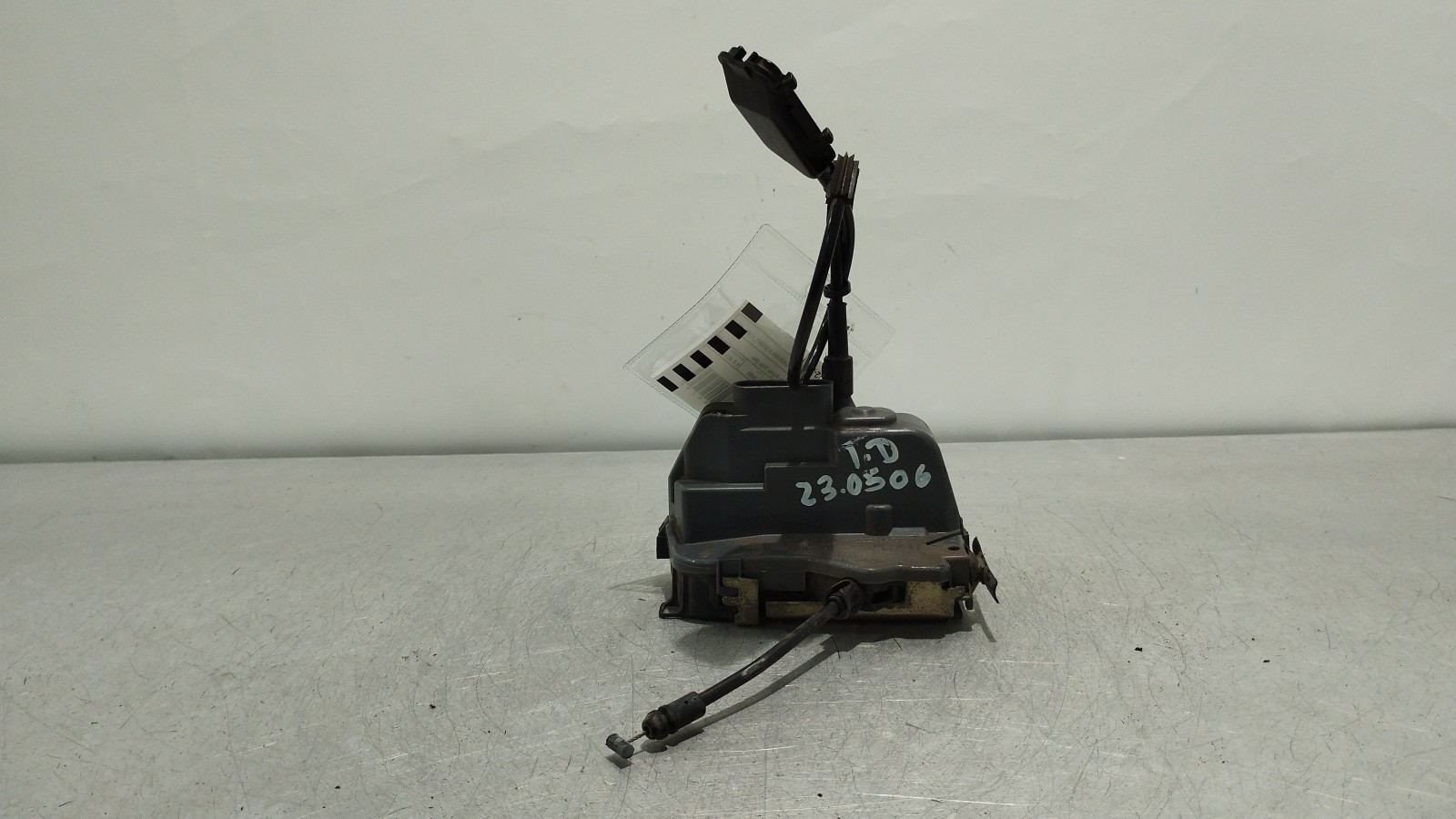 Serrure de porte arriere droite RENAULT LAGUNA II Grandtour (KG0/1_) | 01 - 07 Imagem-0