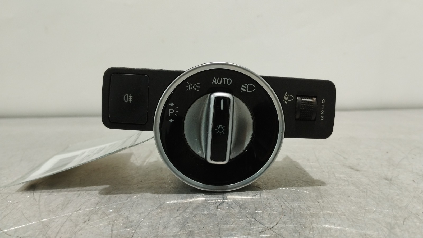 Commande de phare MERCEDES-BENZ CLA Coupé (C117) | 13 - 19