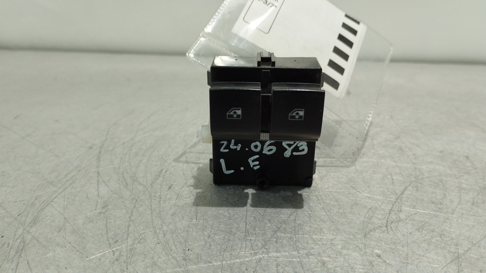 Left front window switch OPEL ADAM (M13) | 12 - 19