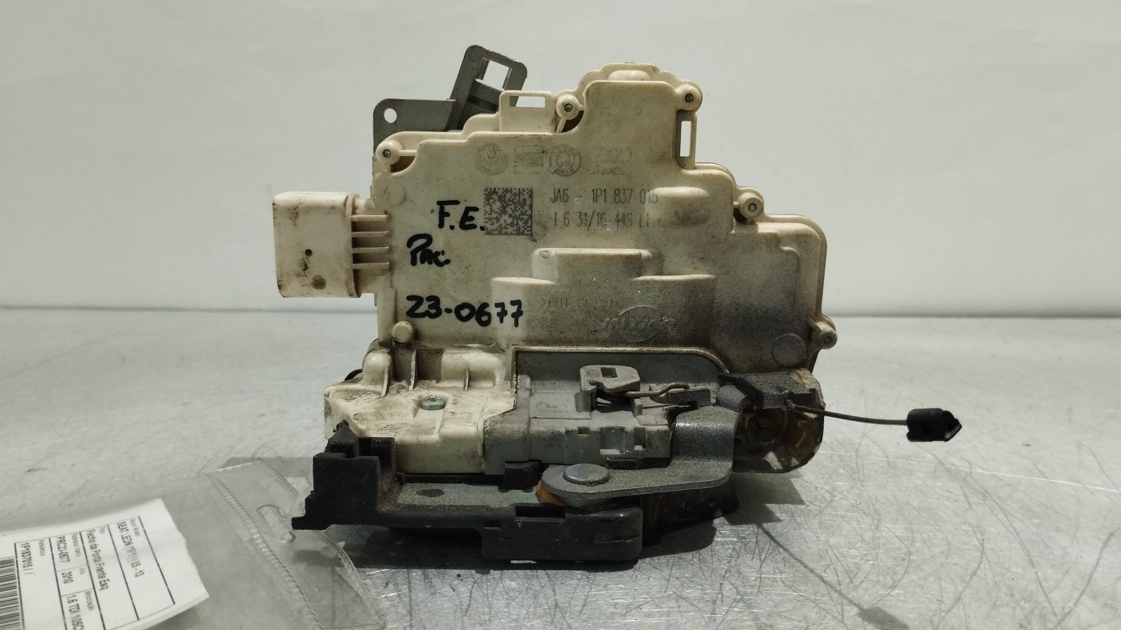 Fecho da Porta Frente Esq SEAT LEON (1P1) | 05 - 13