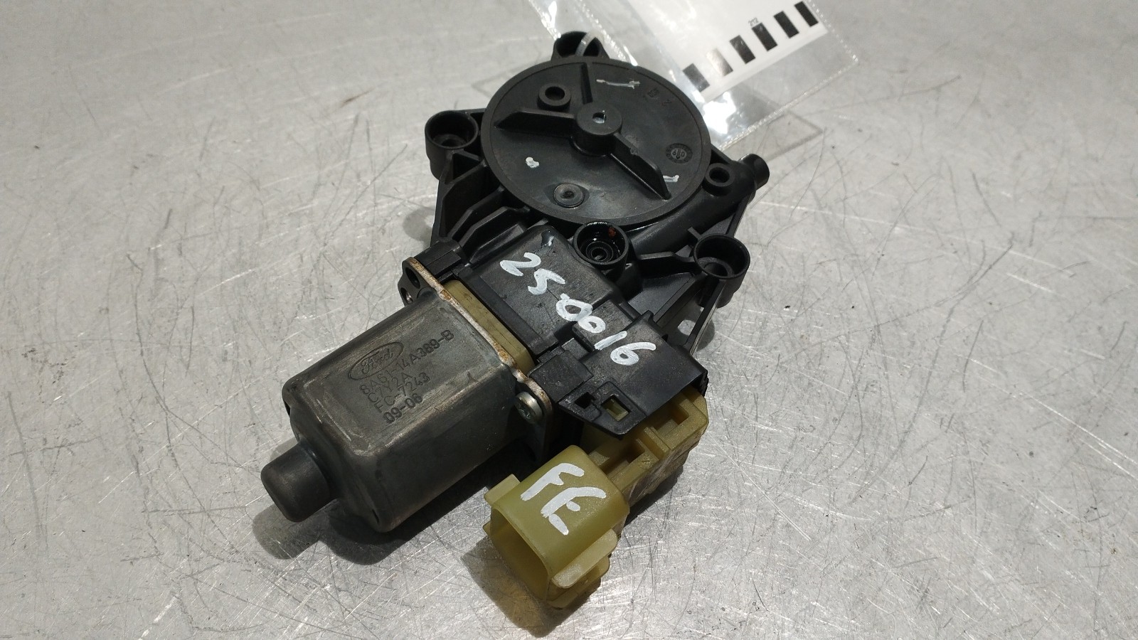 Motor eléctrico de la ventana delantera izquierda FORD FIESTA VI (CB1, CCN) | 08 - 