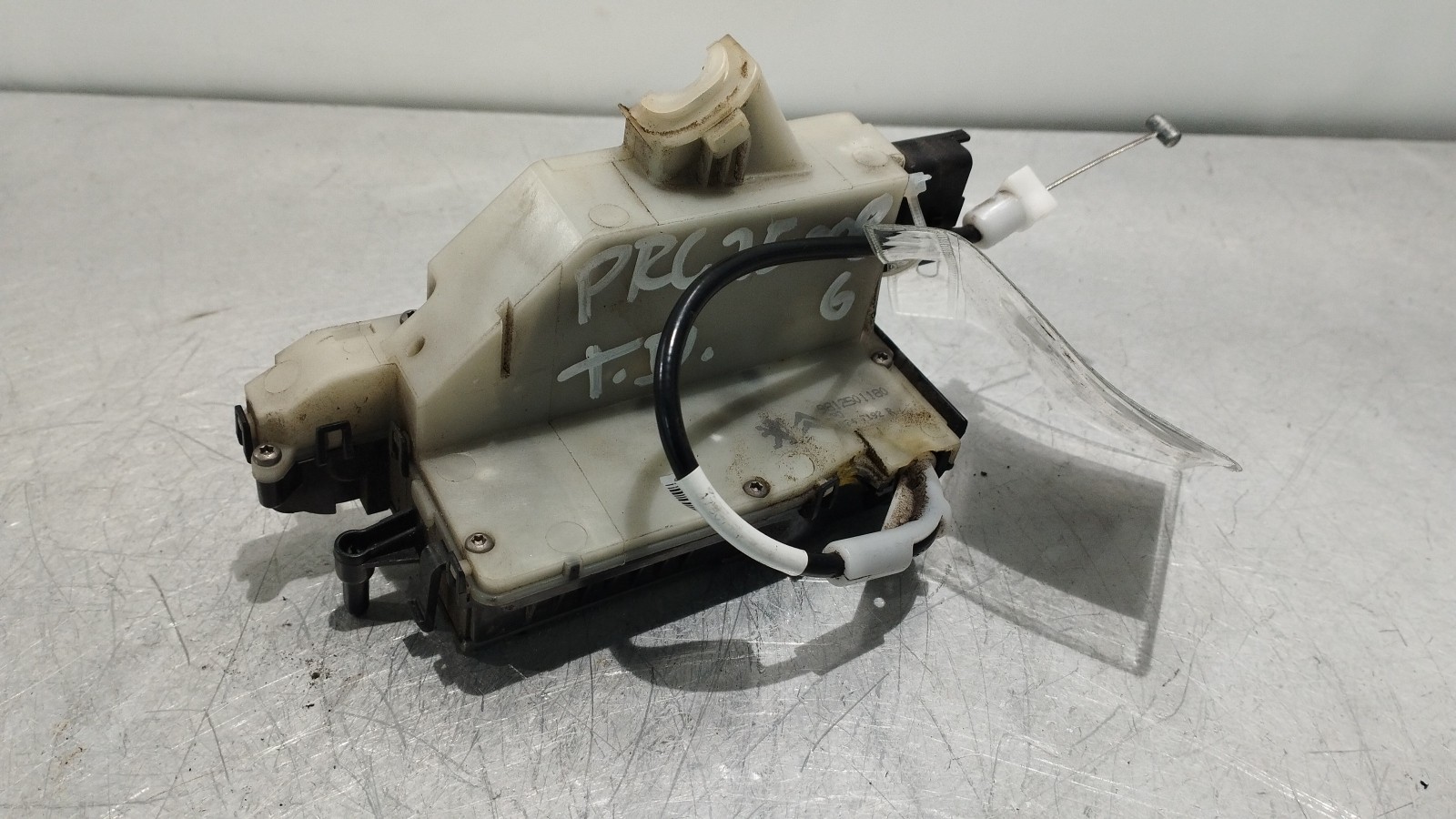 Fecho da Porta Trás Dto PEUGEOT 208 I (CA_, CC_) | 12 - 