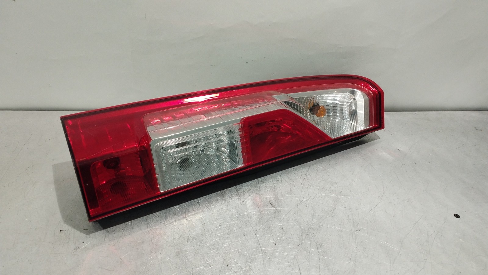 Left Tail Light  RENAULT MASTER III Caixa (FV) | 10 - 
