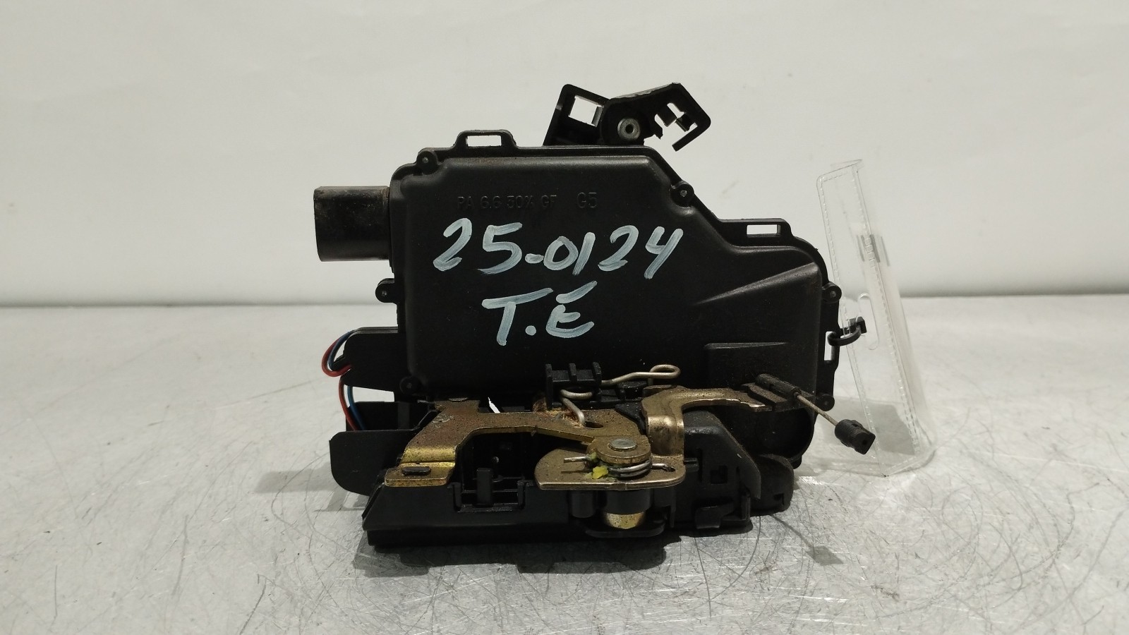 Fecho da Porta Trás Esq VOLKSWAGEN GOLF IV (1J1) | 97 - 07