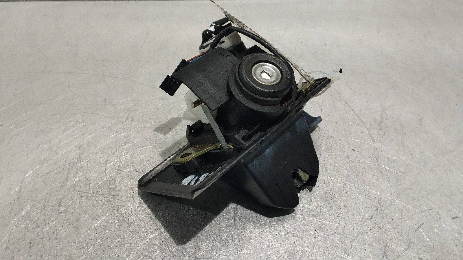 Serrure Coffre MERCEDES-BENZ C-CLASS (W202) | 93 - 00