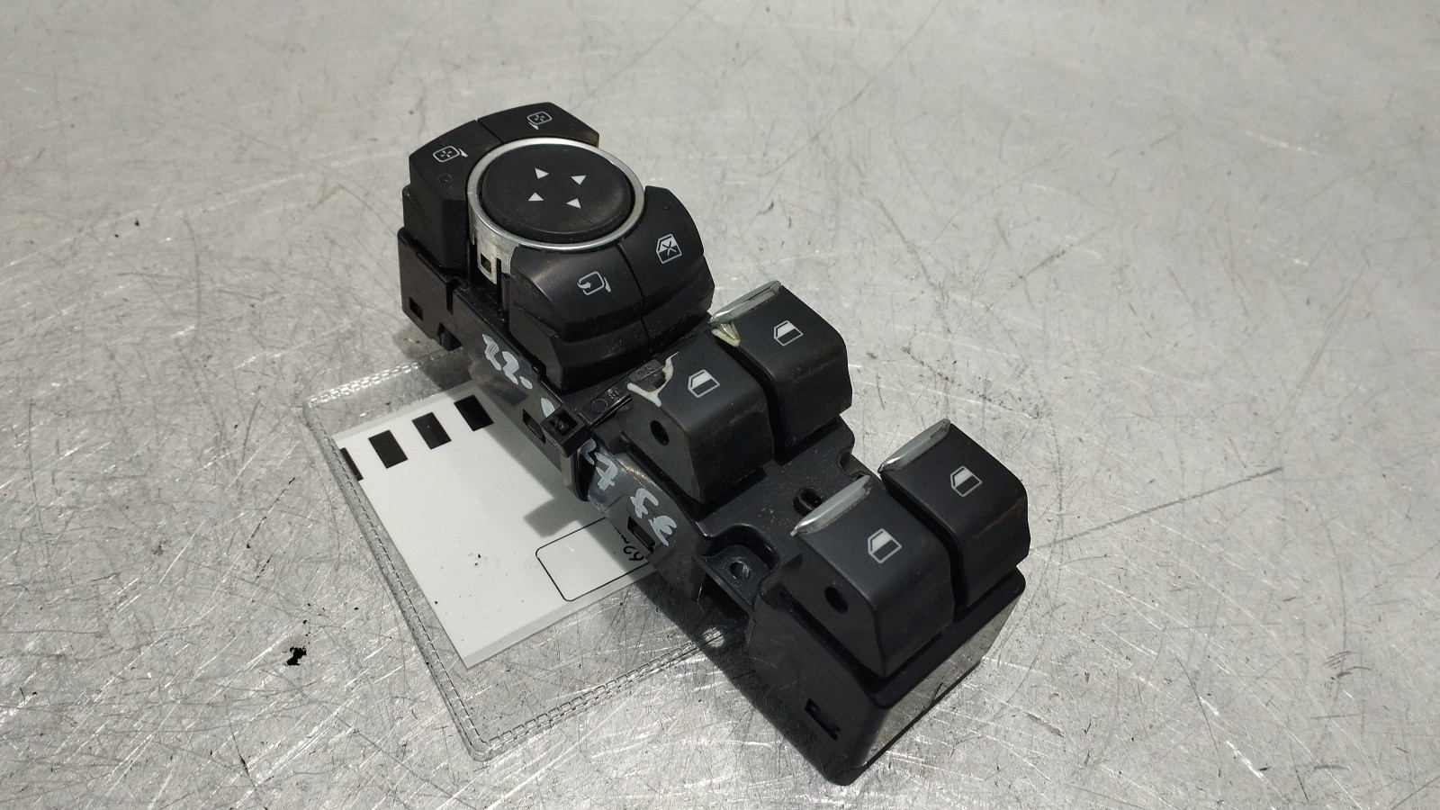 Interrupteur de vitre avant gauche FORD FIESTA VII | 17 - 