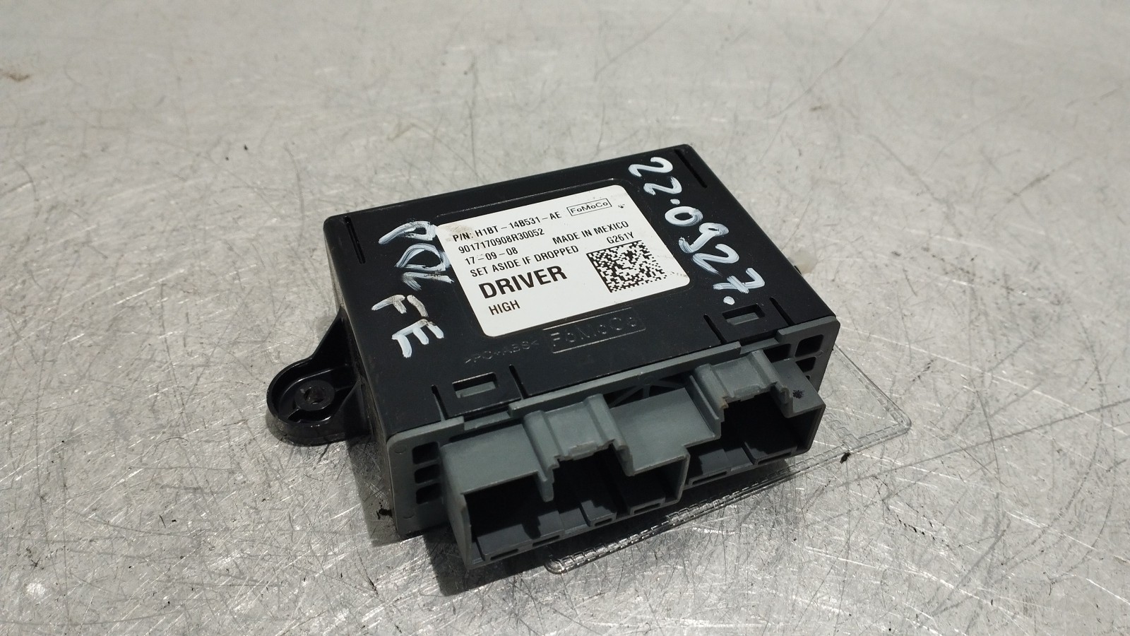 Module électrique de vitre avant gauche FORD FIESTA VII | 17 - 