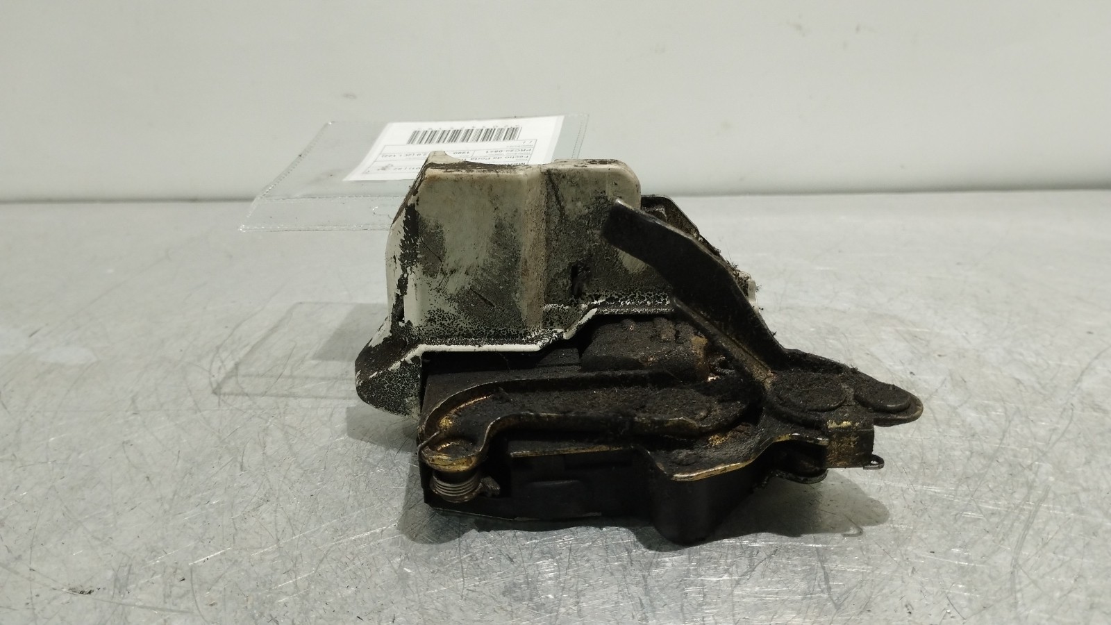 Serrure de porte arriere droite MERCEDES-BENZ 190 (W201) | 82 - 93