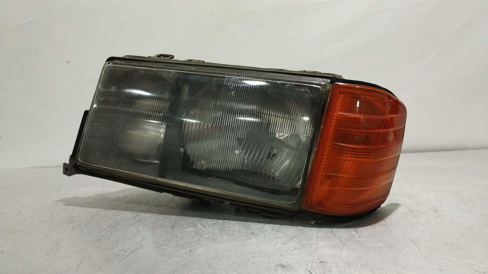 Phare gauche MERCEDES-BENZ 190 (W201) | 82 - 93