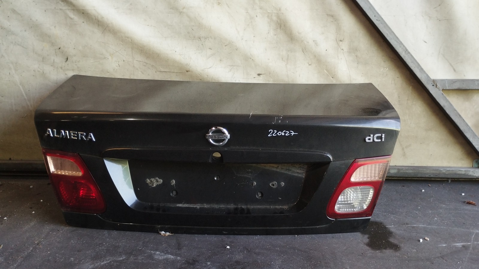 Tampa da Mala NISSAN ALMERA II (N16) | 00 - 