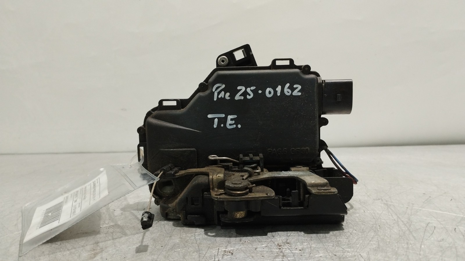Fecho da Porta Trás Esq VOLKSWAGEN PASSAT (3B2) | 96 - 01