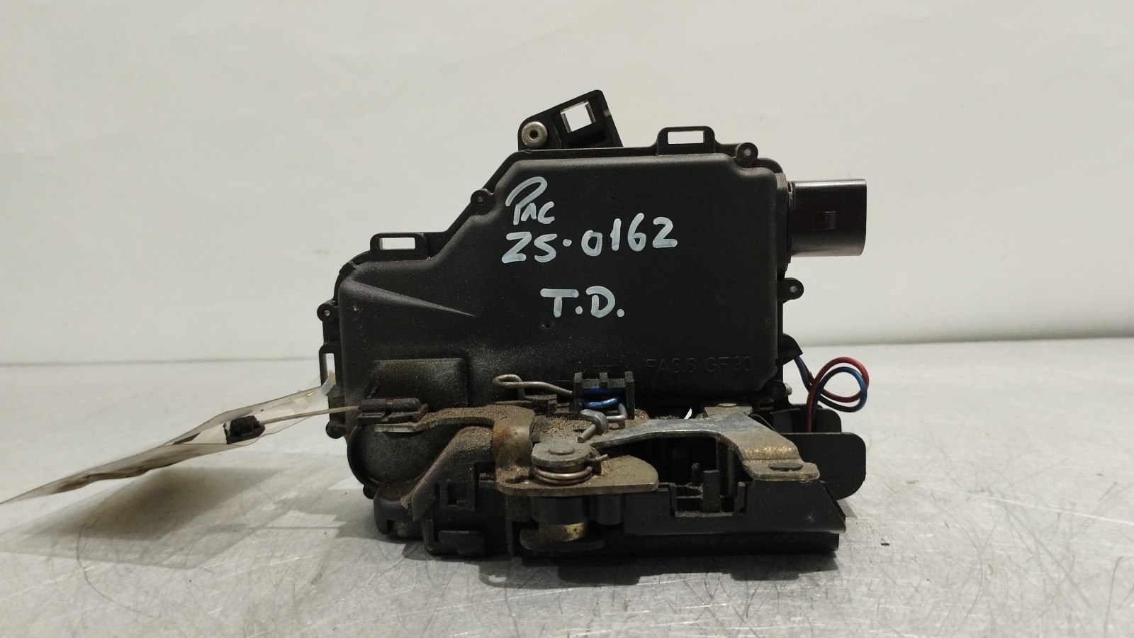 Fecho da Porta Trás Dto VOLKSWAGEN PASSAT (3B2) | 96 - 01