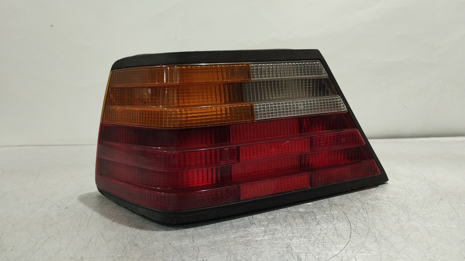 Left Tail Light  MERCEDES-BENZ TRÊS VOLUMES (W124) | 84 - 93