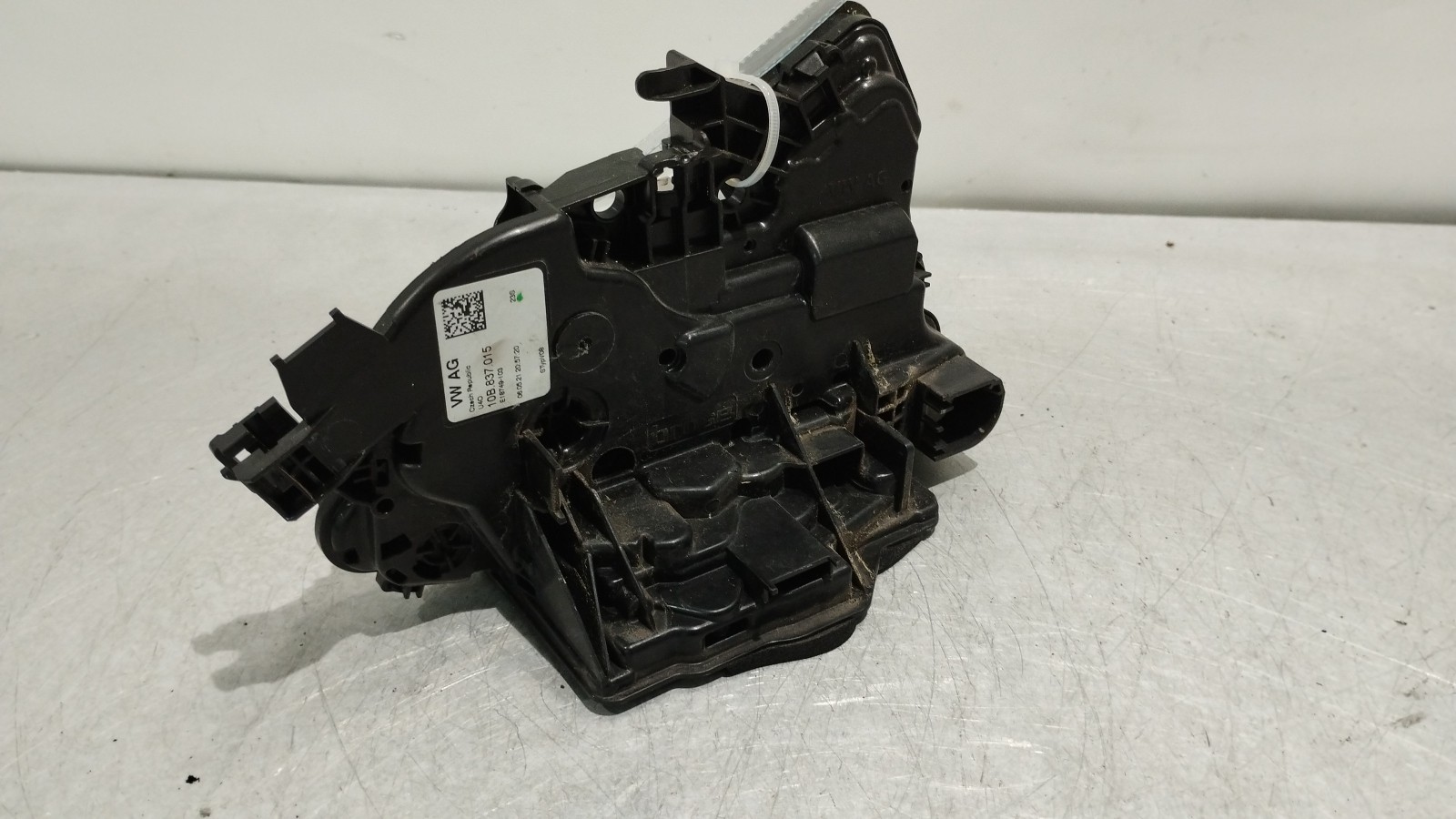 Fecho da Porta Frente Esq VOLKSWAGEN POLO (AW1, BZ1) | 17 - 