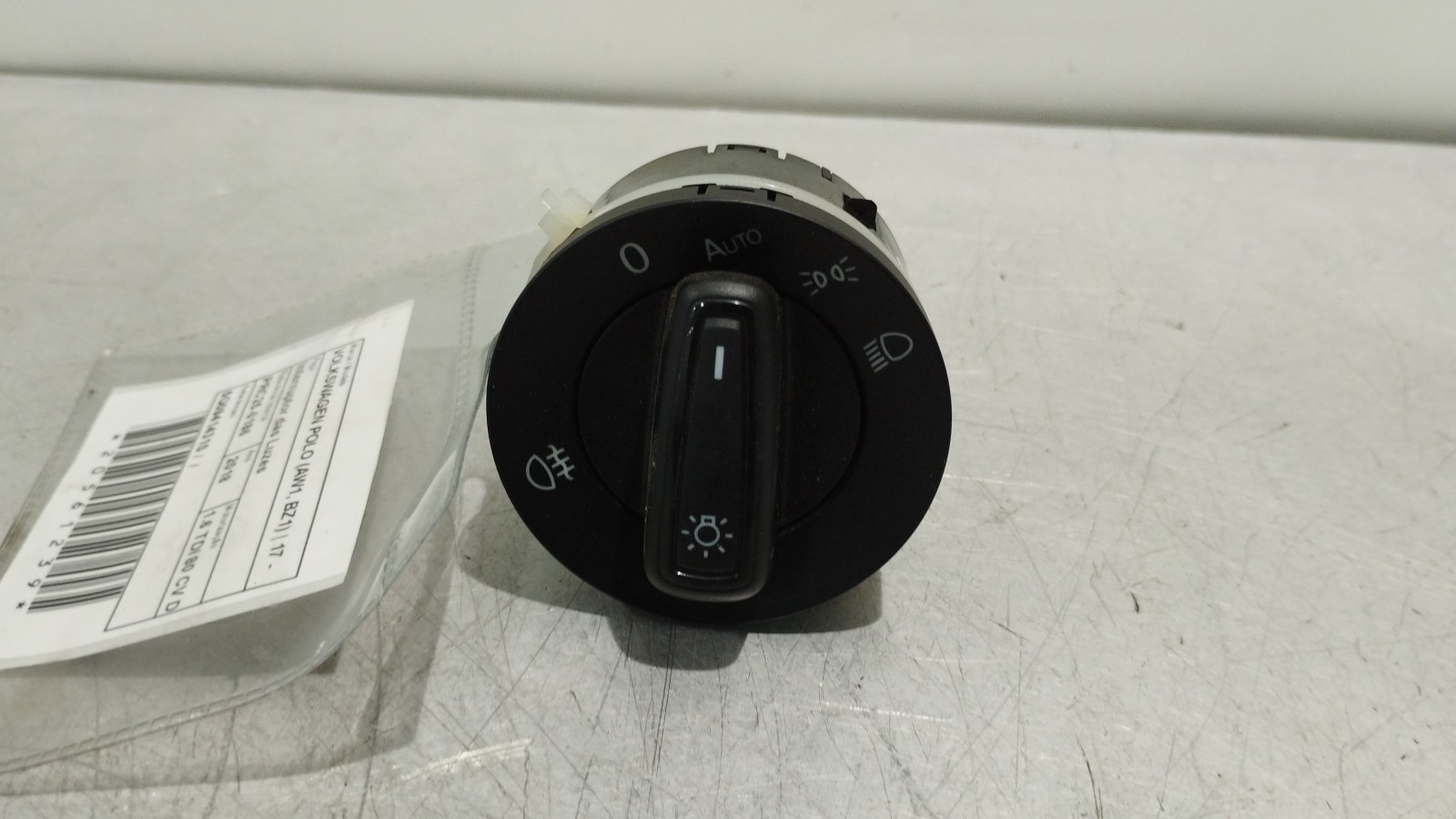 Interruptor das Luzes VOLKSWAGEN POLO (AW1, BZ1) | 17 - 