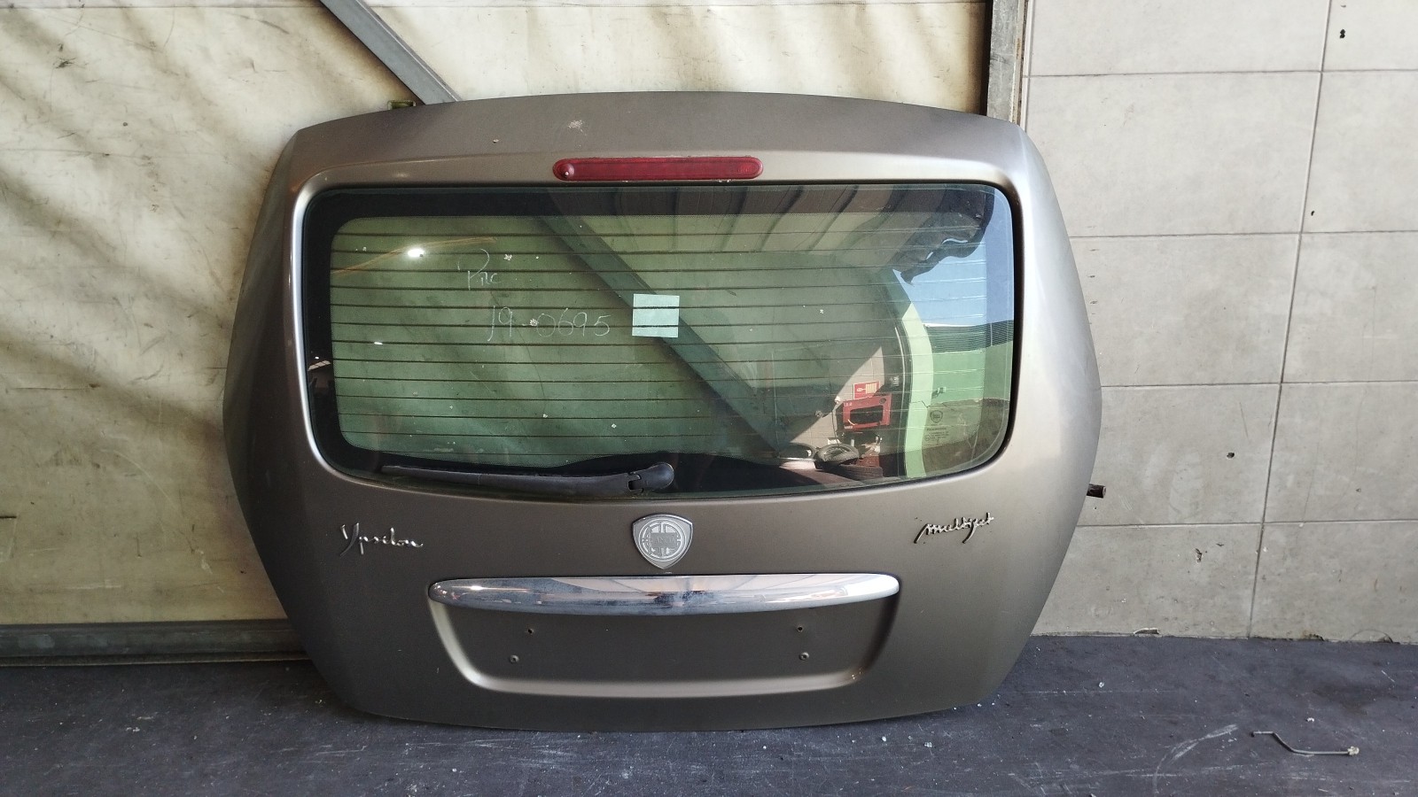 Tailgate LANCIA YPSILON (843_) | 03 - 11