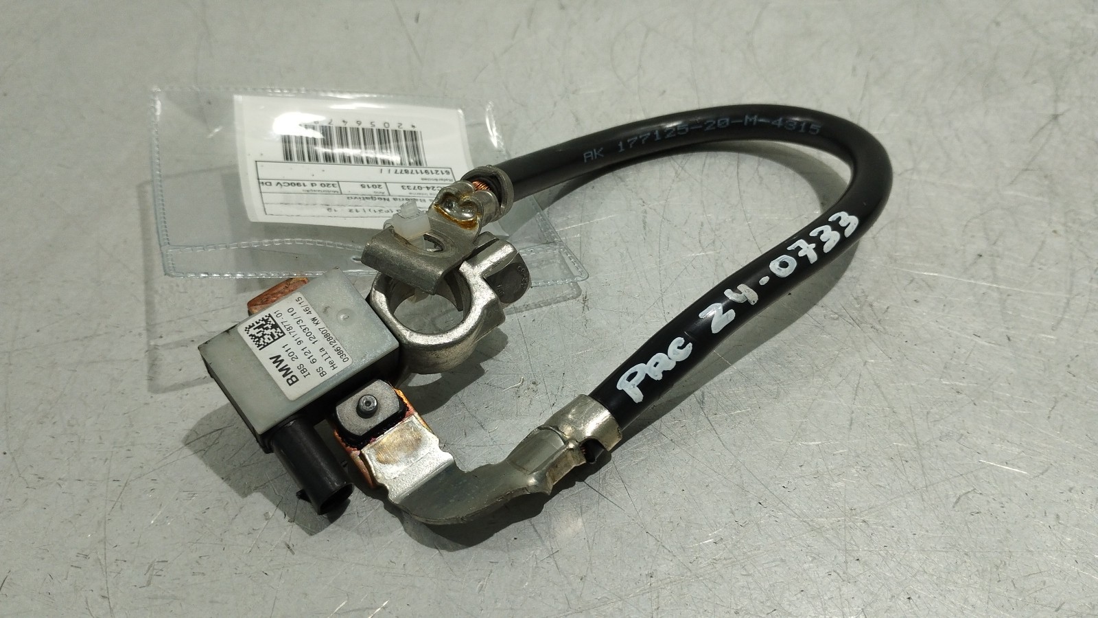 Borne négative de la batterie BMW 3 Touring (F31) | 12 - 19