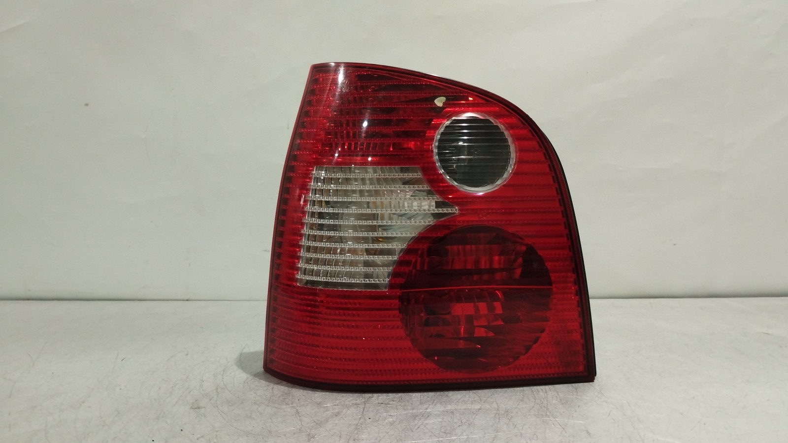Left Tail Light  VOLKSWAGEN POLO (9N_) | 01 - 14