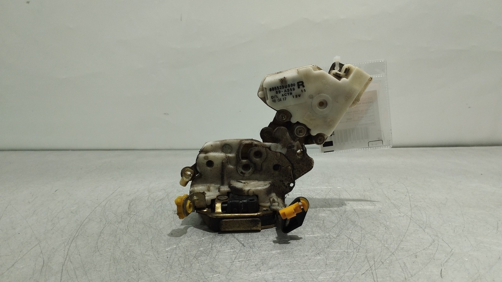 Serrure de porte avant droite NISSAN MICRA II (K11) | 92 - 07