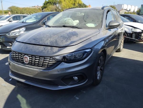 FIAT TIPO três volumes 