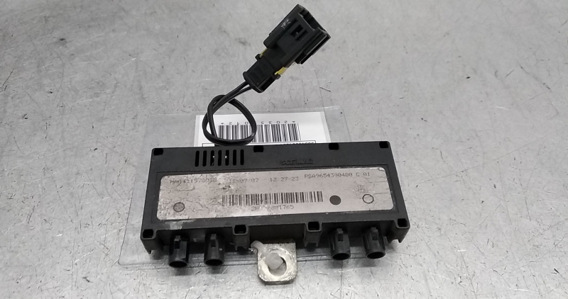 amplificador-antena-para-peugeot-407-sw-9654390480-procarro