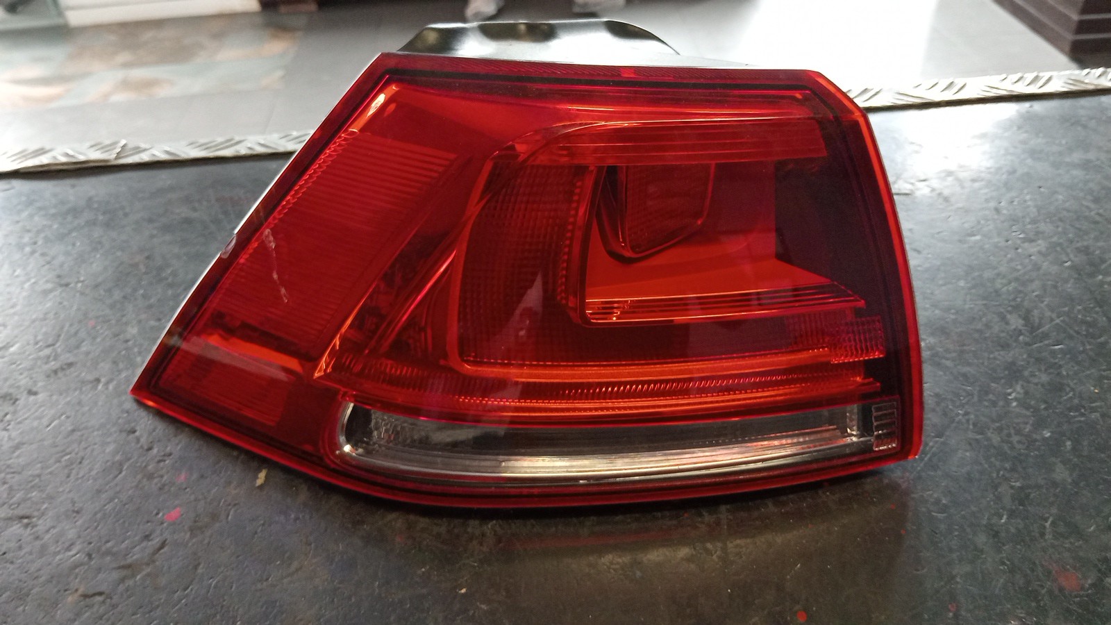 Farolim Stop Esq VOLKSWAGEN GOLF VII (5G1, BQ1, BE1, BE2) | 12 -  Imagem-1