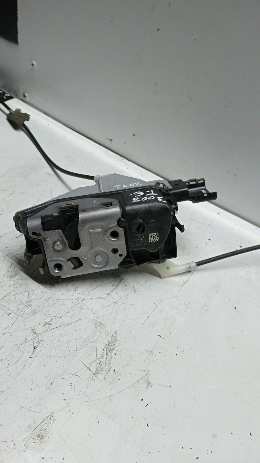 Fecho da Porta Trás Esq PEUGEOT 3008 Veículo multiuso (0U_) | 09 - 17 Imagem-1